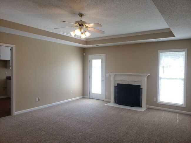Building Photo - Rent Ready in New Market