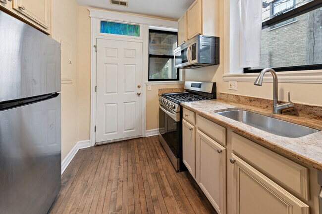 Building Photo - 2211 W Winona St