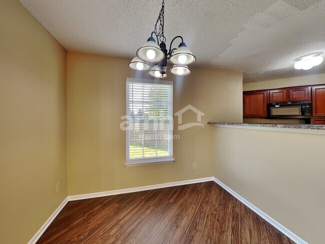 Foto del edificio - 15204 Clear St