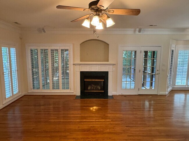 Foto del edificio - 7127 Weddington Brook Dr