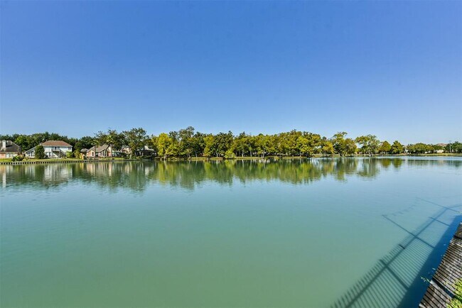 Foto del edificio - 1702 Shoreline Dr