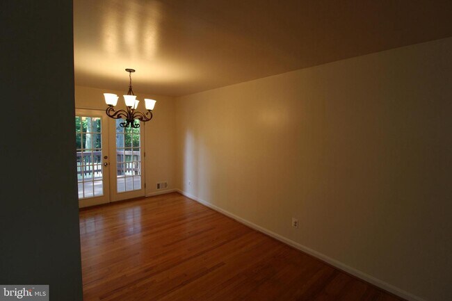 Building Photo - 8817 Cather Ave