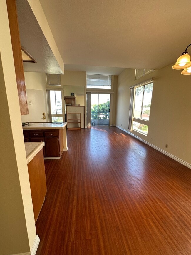 1246 S Corning St, Los Angeles, CA 90035 Apartments in Los Angeles