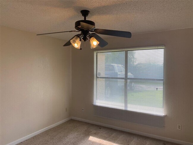 Building Photo - 1523 Crescent Ln