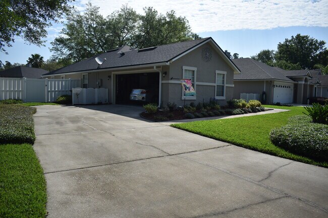Foto del edificio - 1013 Buttercup Dr