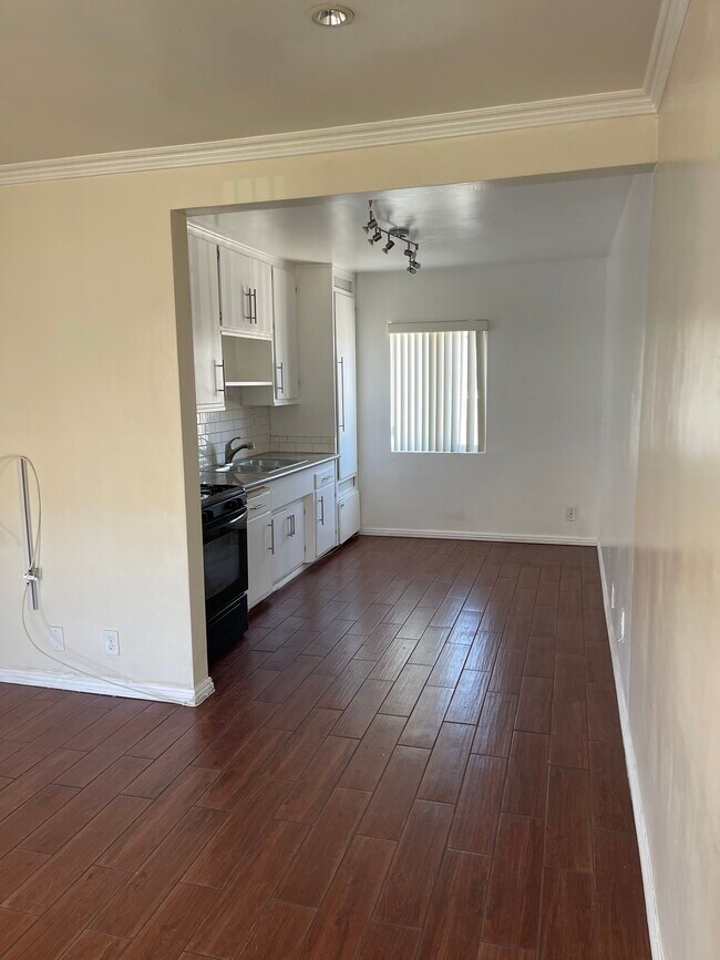 Foto del edificio - 2925 E Artesia Blvd