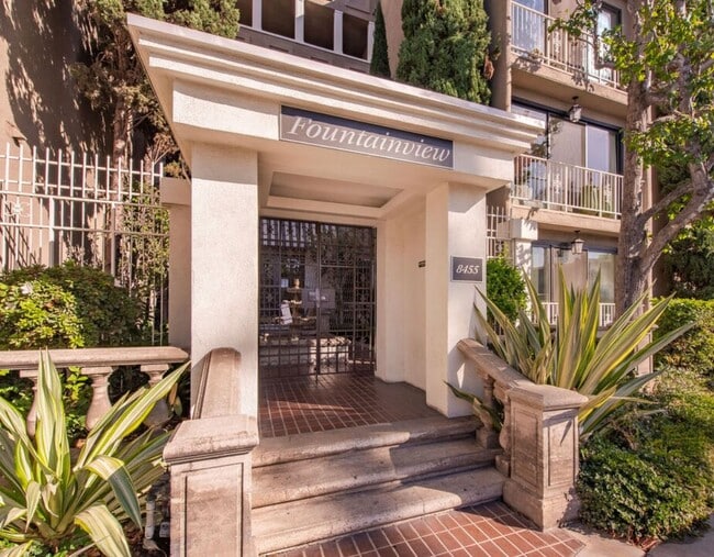 Foto del edificio - 8455 Fountain Ave