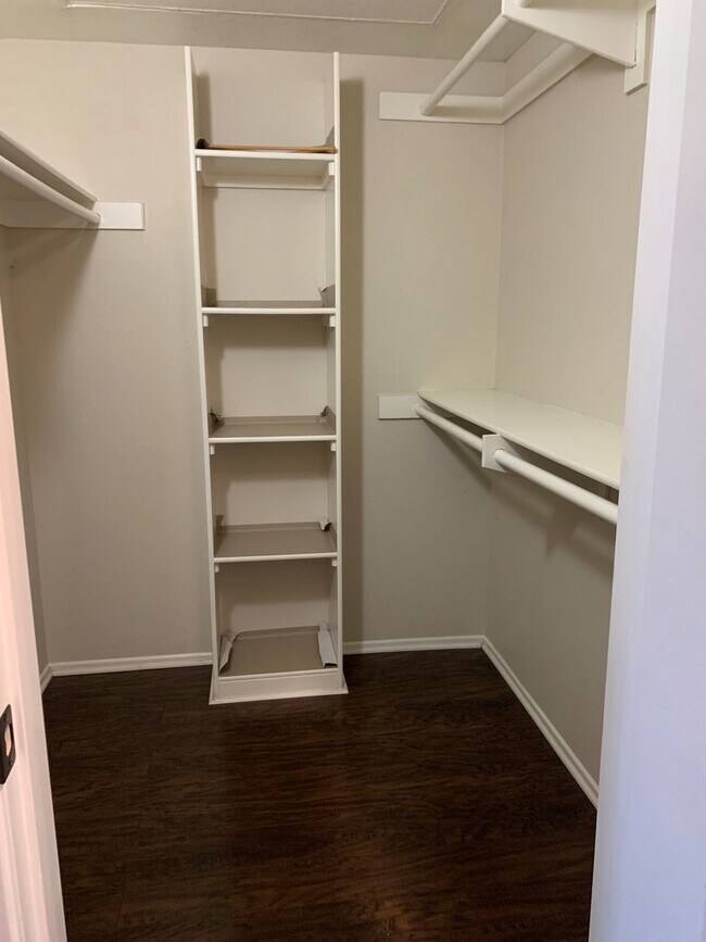 Foto del edificio - UPCOMING 4/1/26 BEAUTIFUL 1BD/1BTH CONDO