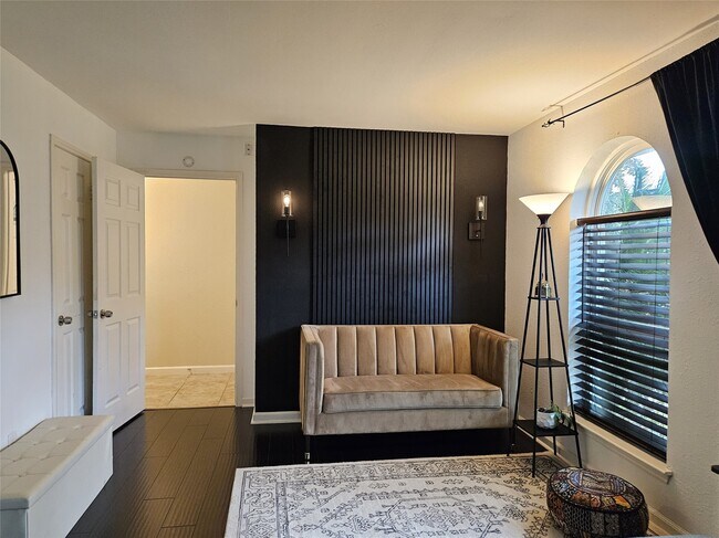 Foto del edificio - 1806 Saxony Ln