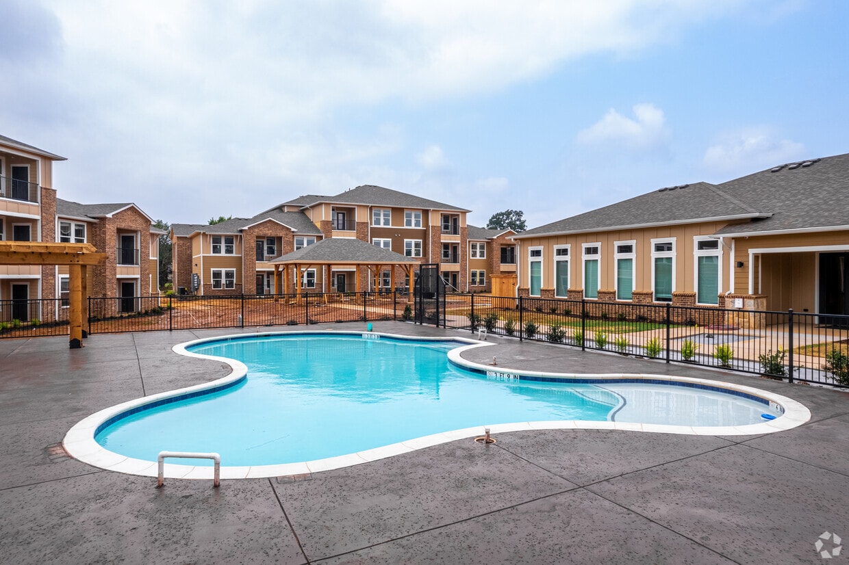 Deer Park Apartments at 610 Wood St Athens, TX