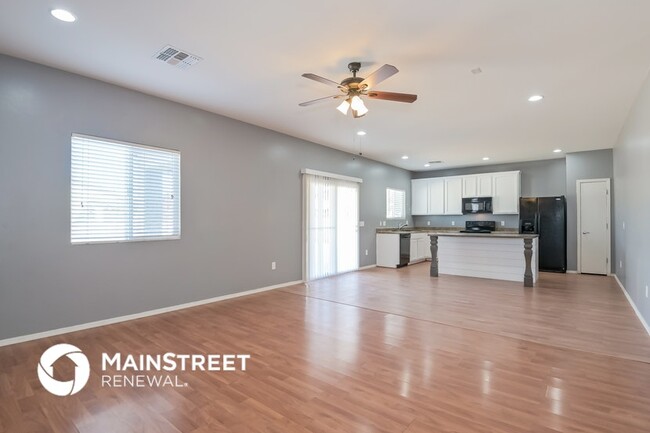 Building Photo - 5011 E Fishhook Ct