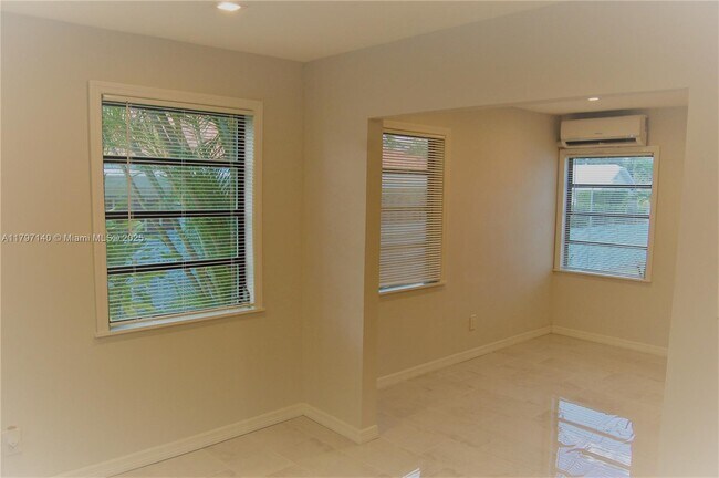 Building Photo - 2140 SW 25th St