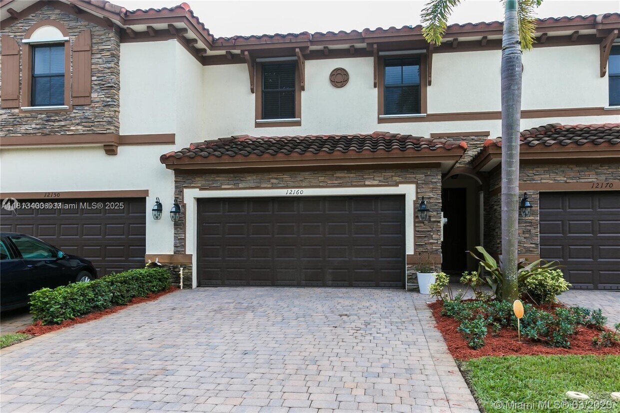 Primary Photo - 12160 Village Pl