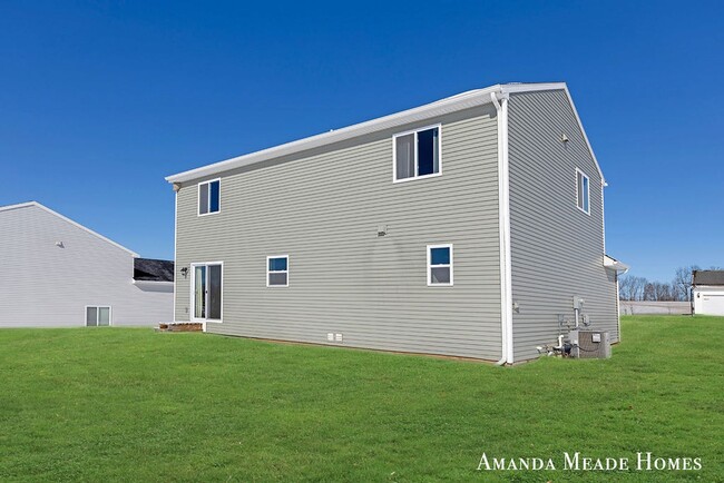 Building Photo - Cozy Living in a Peaceful Setting