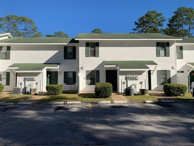 Building Photo - 2 Bedroom/1.5Bath Townhome on Bemiss