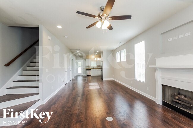 Foto del edificio - 713 Walnut Crossing Dr