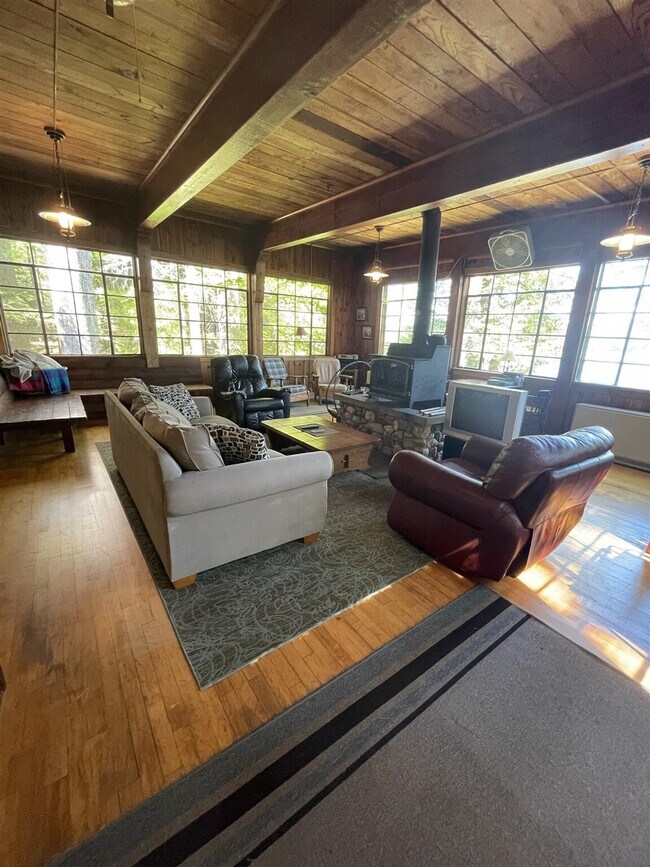 Foto del edificio - 101 Holly Loop