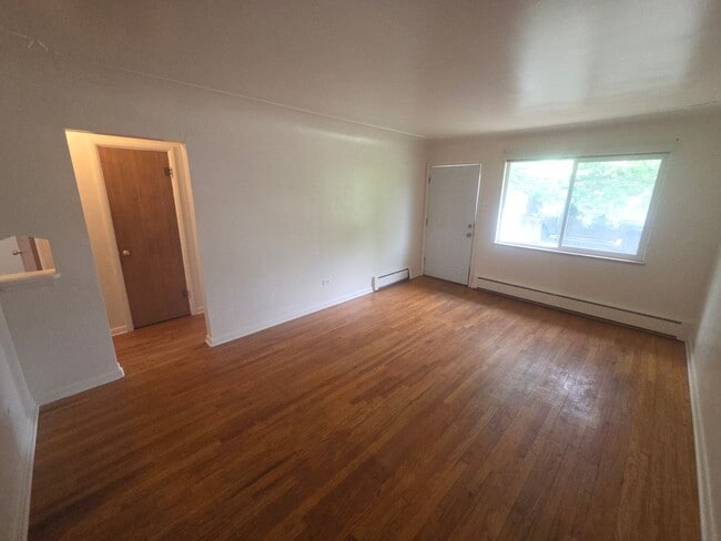 Building Photo - 2 Bed 1 Bath in Prime Dener Location