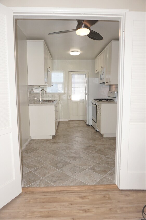 Kitchen - 3028 Livonia Ave