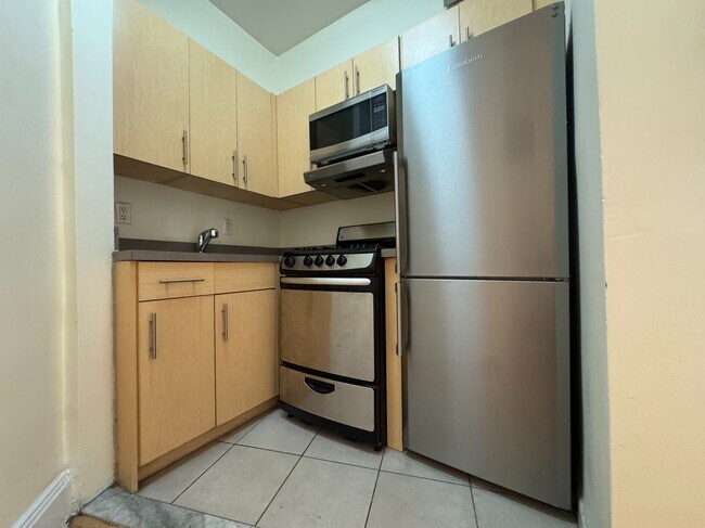 Foto del edificio - 884 Riverside Dr