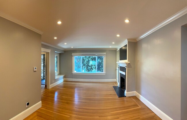 Building Photo - UPDATED Split Level 3BR/2BA 1650sf Sunset ...