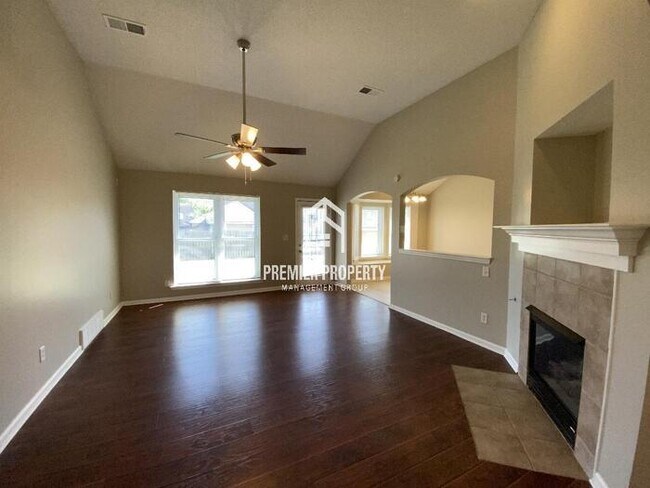 Foto del edificio - 4363 Waverly Farms - Available Now!