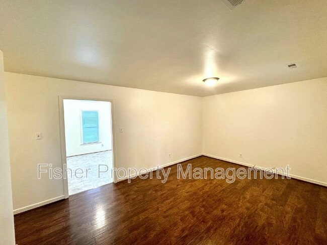 Building Photo - 5248 Oakforest Dr