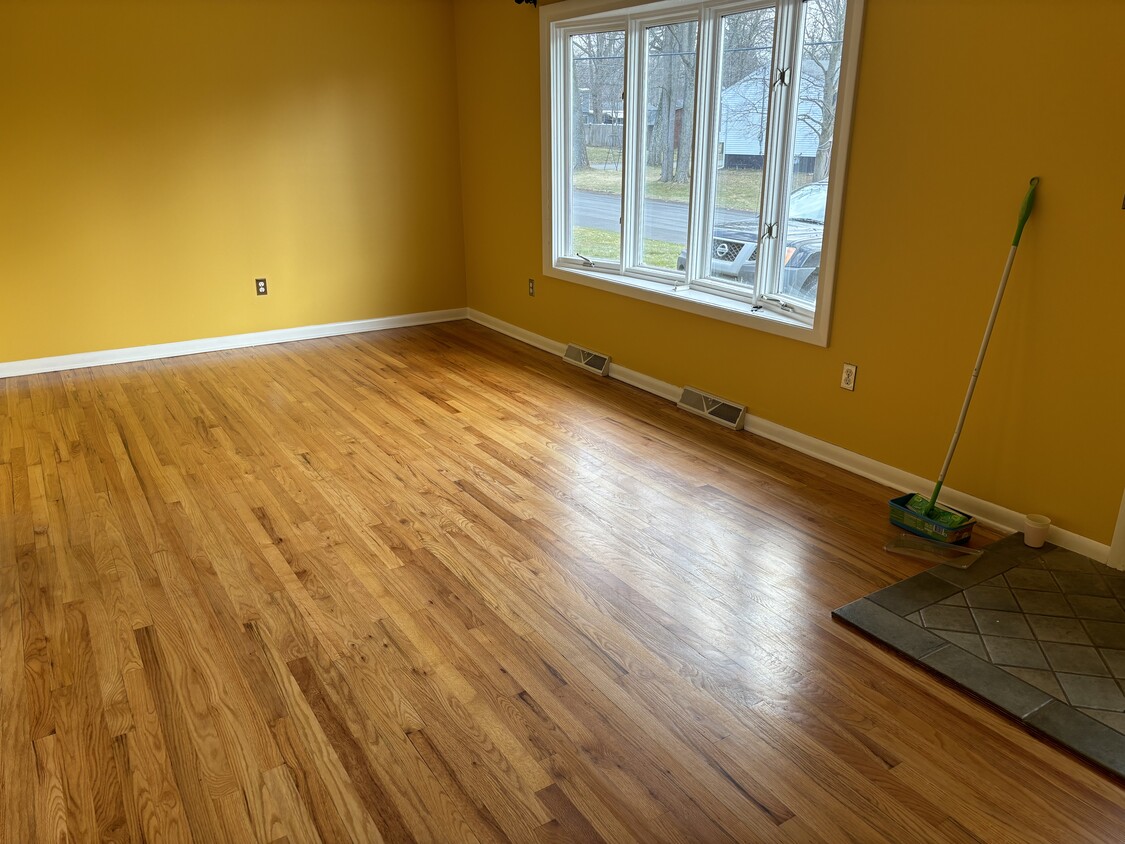 Primary Photo - 8 Sebring Ave
