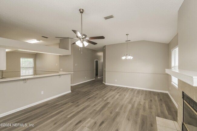 Building Photo - 1148 Jones Creek Dr