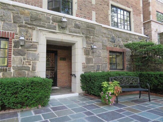 Foto del edificio - 915 Wynnewood Rd