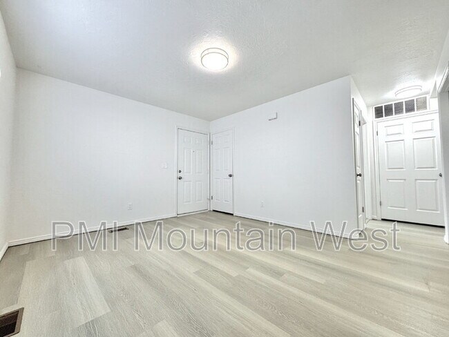 Foto del edificio - 49 S 200 W