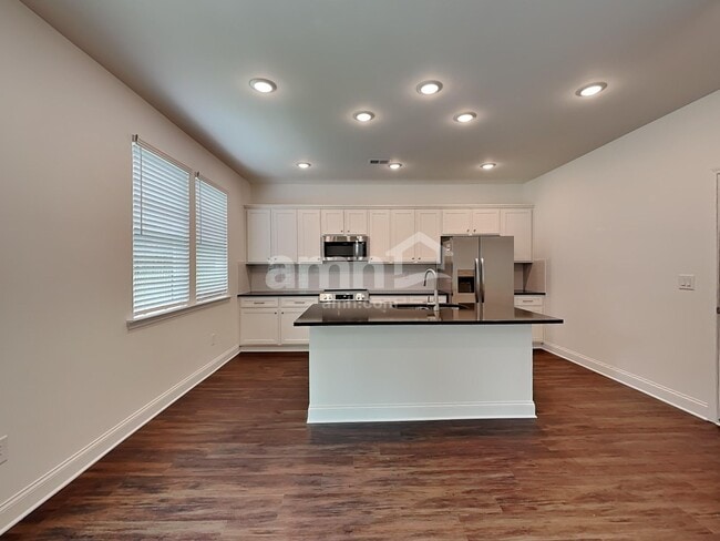 Building Photo - 150 Spruce Cir