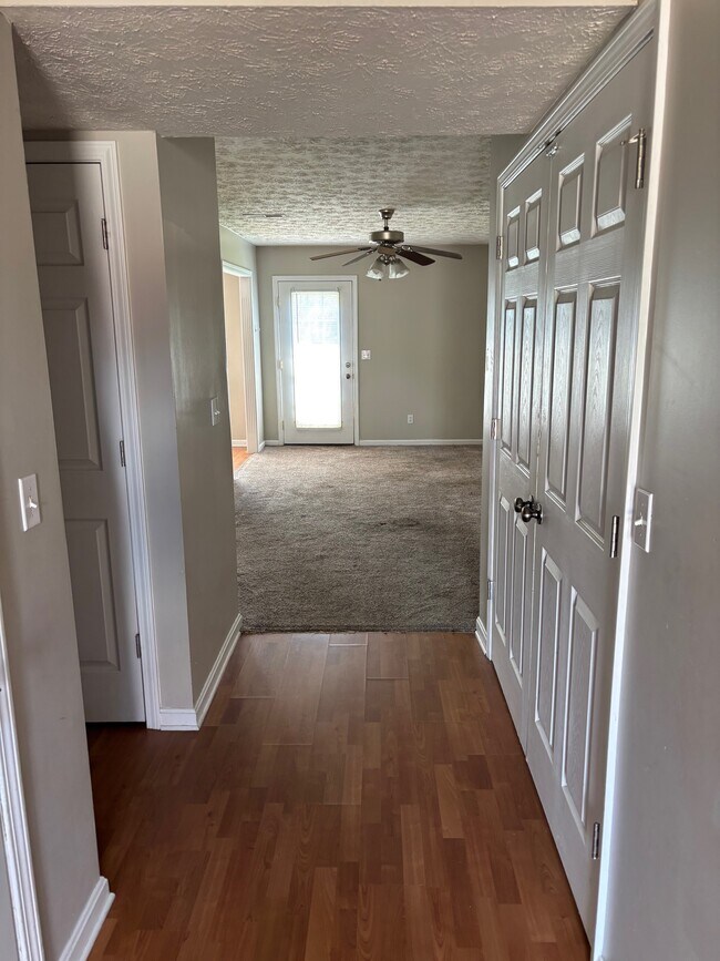 Foto del edificio - 125 Emory Ct