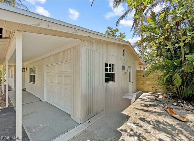 Building Photo - 1432 Collins Rd