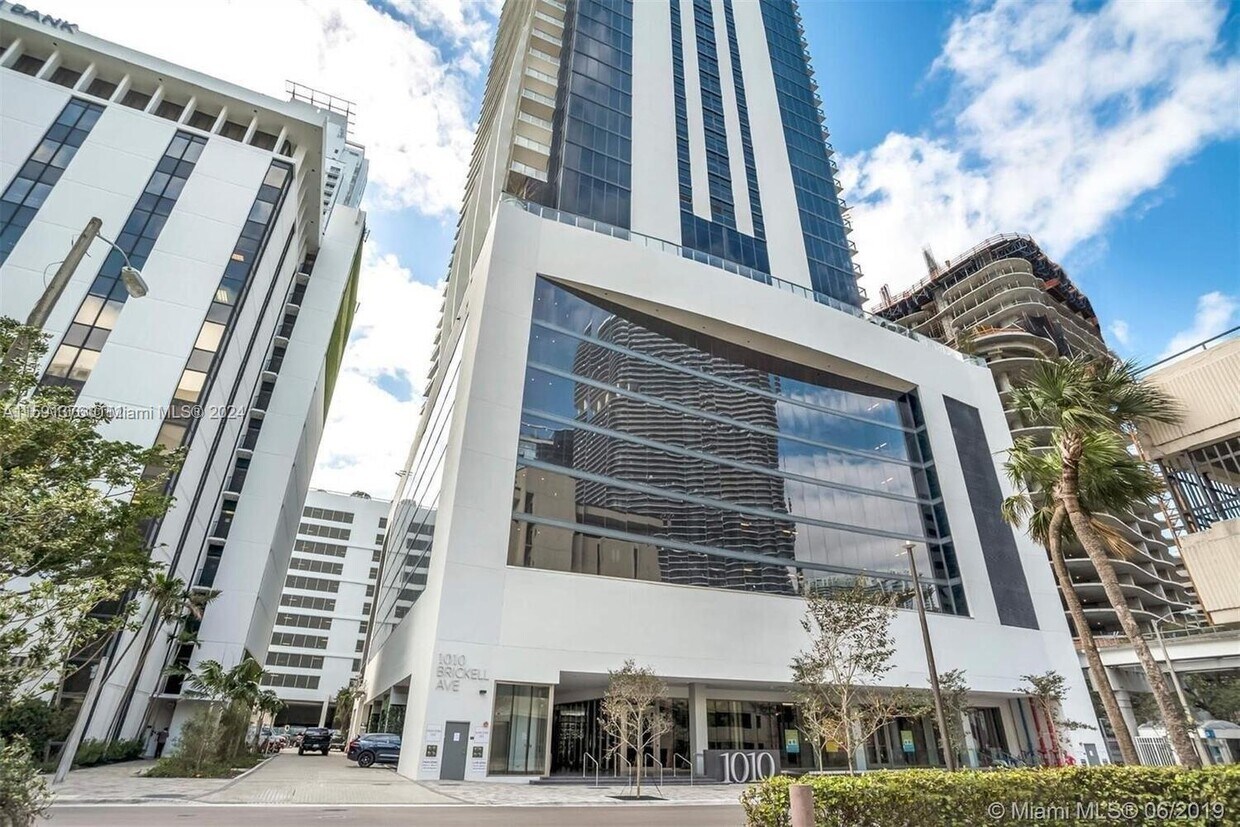 Primary Photo - 1010 Brickell Ave