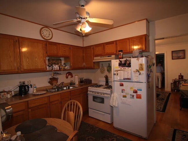 Kitchen - 4310 N Mason Ave