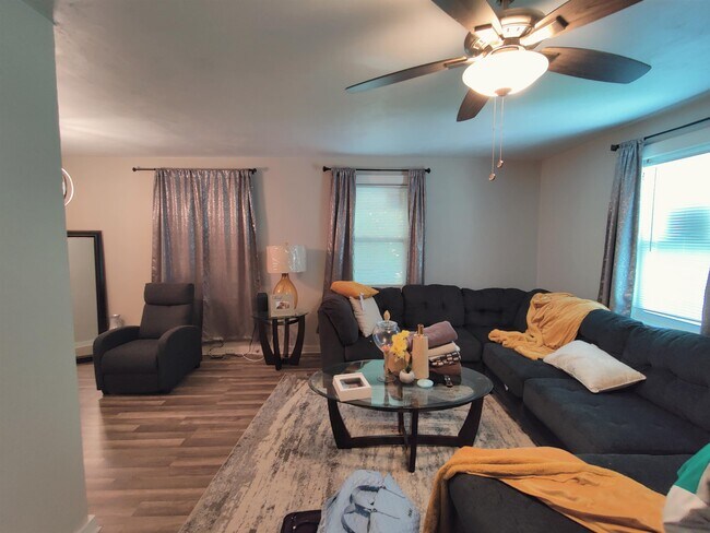 Building Photo - 1224 Elberta Dr