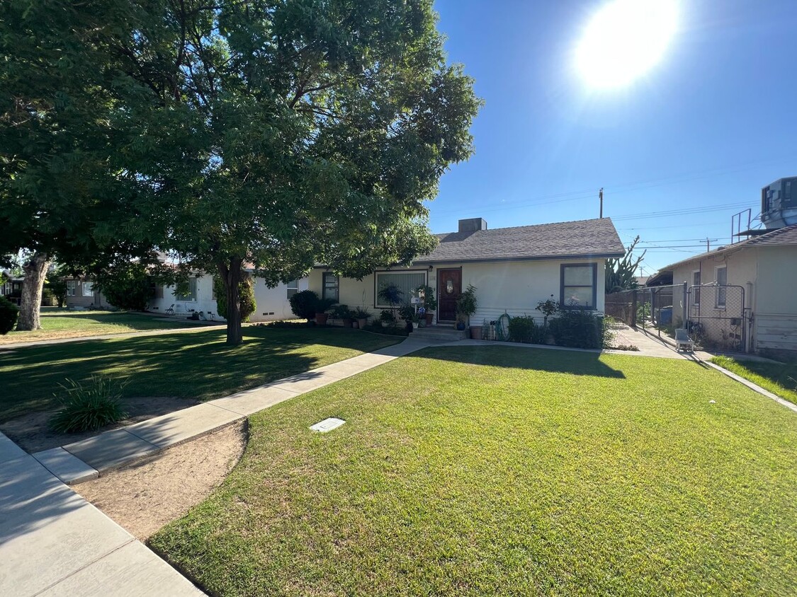 Foto del edificio - Beautiful Home In SE Bakersfield $1,650 de...