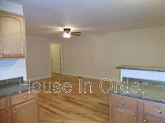 Foto del edificio - 15 Howards Row Pl