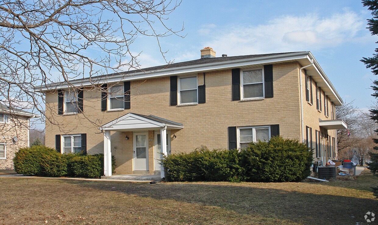 1223 Lambeth Rd, Waukesha, WI 53189 Apartments in Waukesha, WI