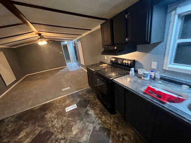 Building Photo - 102 Fentress Star