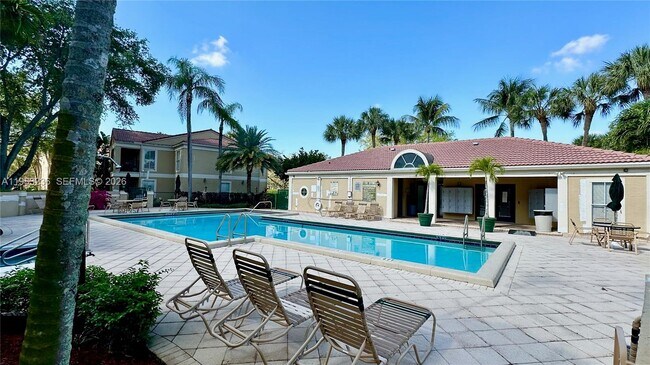 Foto del edificio - 977 Riverside Dr