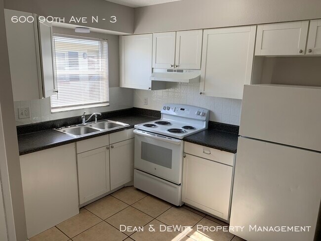 Foto del edificio - 600 90th Ave N