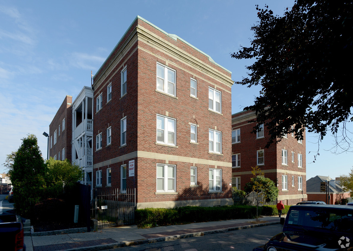 Building Photo - 189-193 Elm St