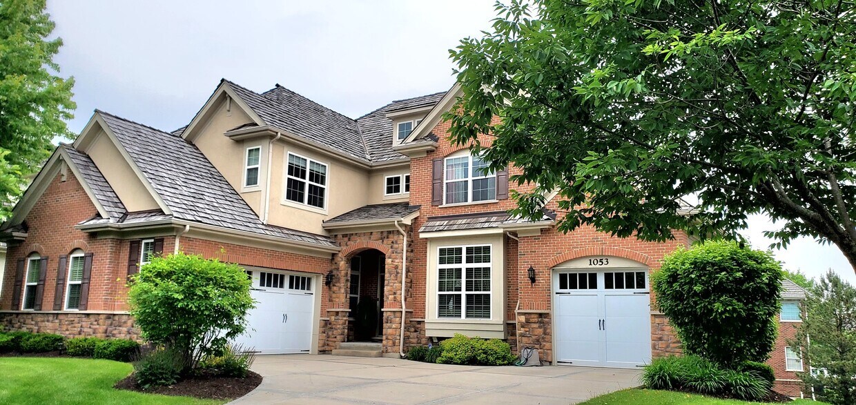 Primary Photo - 1053 Moray Dr