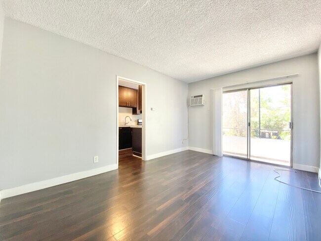 Building Photo - 5555 Carlton Way