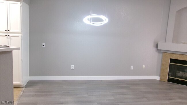 Foto del edificio - 5415 W Harmon Ave