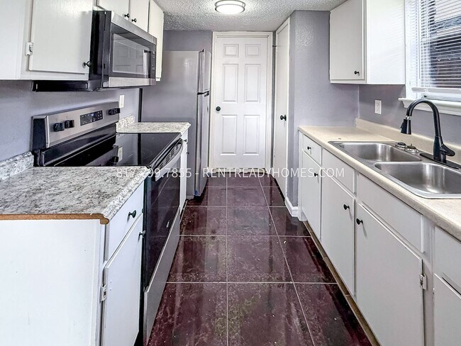 Building Photo - 635 Slumberwood Dr