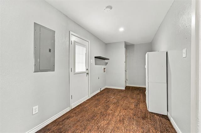 Building Photo - 208 N Hickory