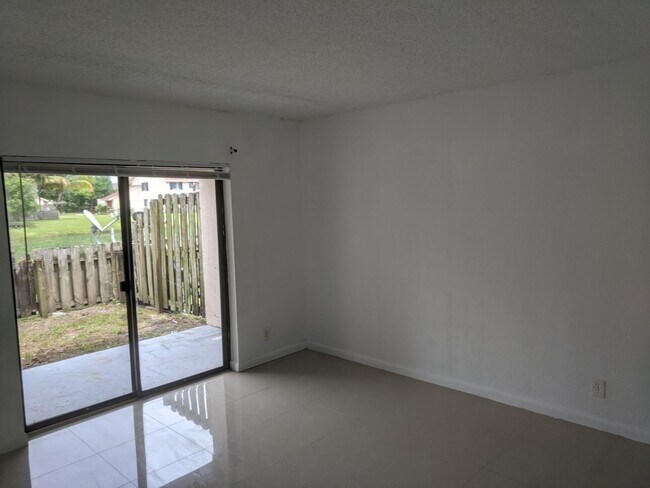 Foto del edificio - 100 Nottingham Cir